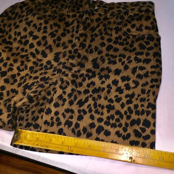 Newport News Jeanology 5 PKT. Leopard Print denim jean shorts size6 - Picture 5 of 8